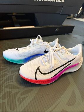 Nike Air Zoom Pegasus 37 Women’s 10 BQ9647-103 NEW